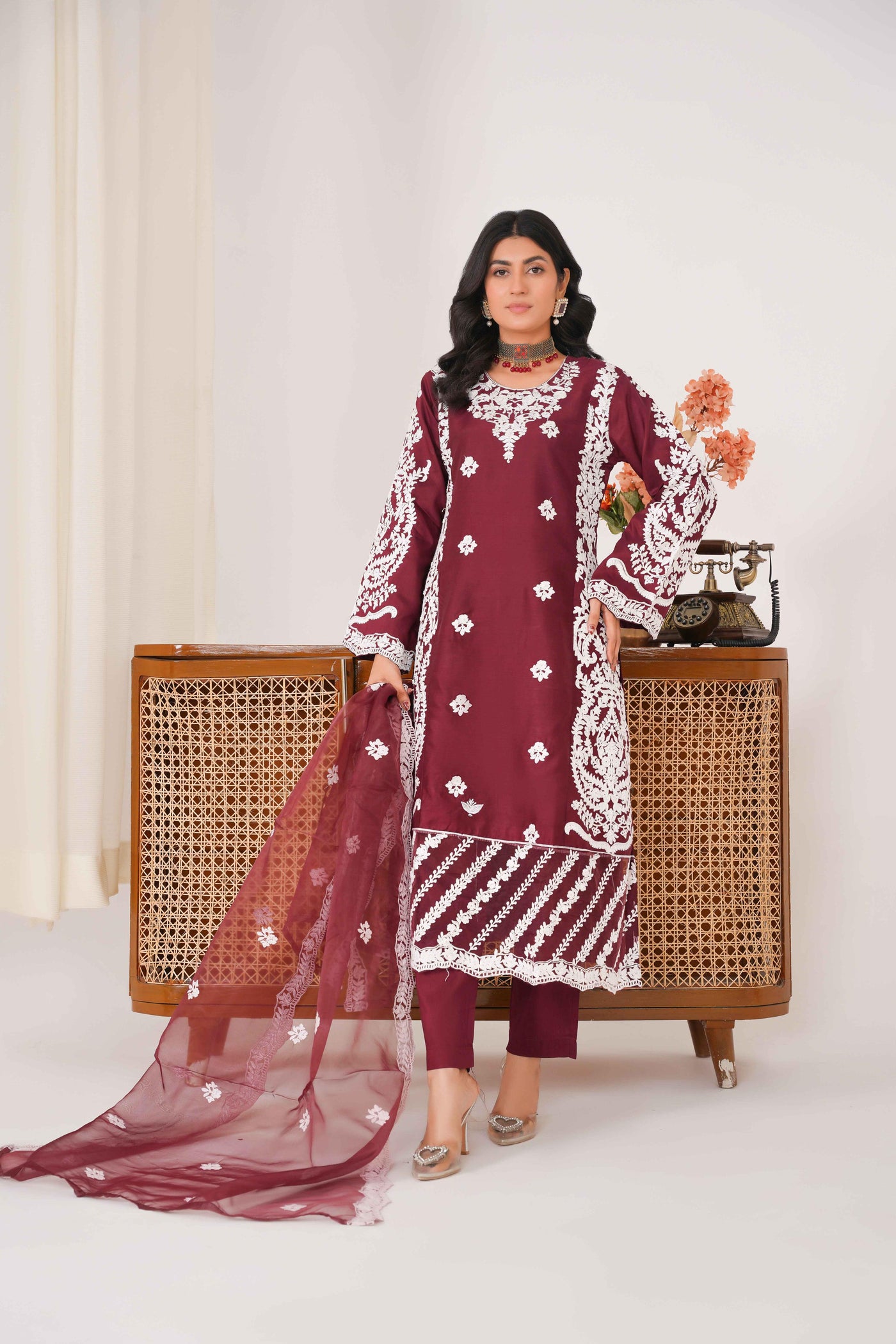 LAURIA 3PC - Ari Embroidered Luxe Pret